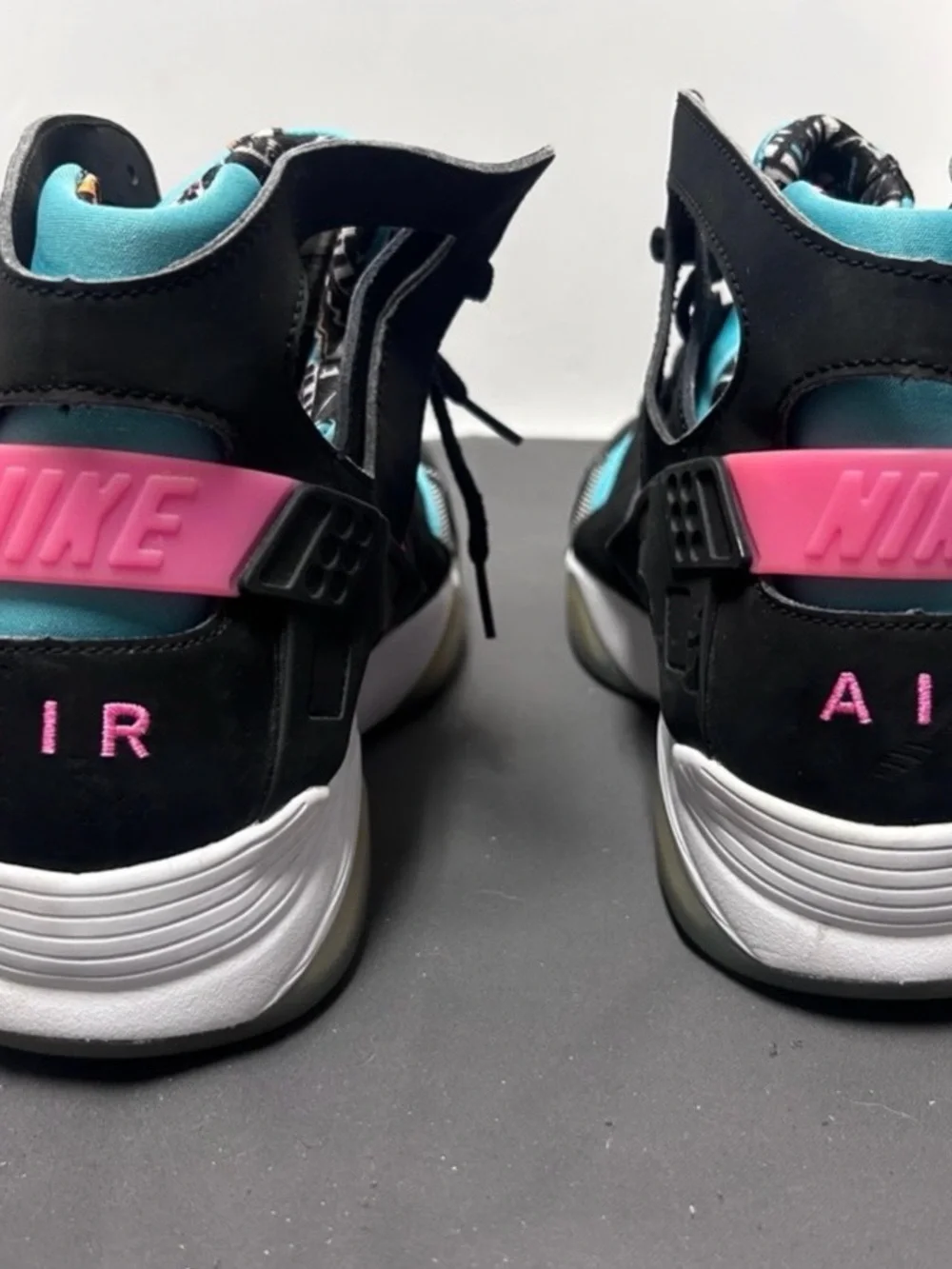 Nike Air Flight Men’s Huarache South Beach Size 12.5 Shoes an track suite combo.